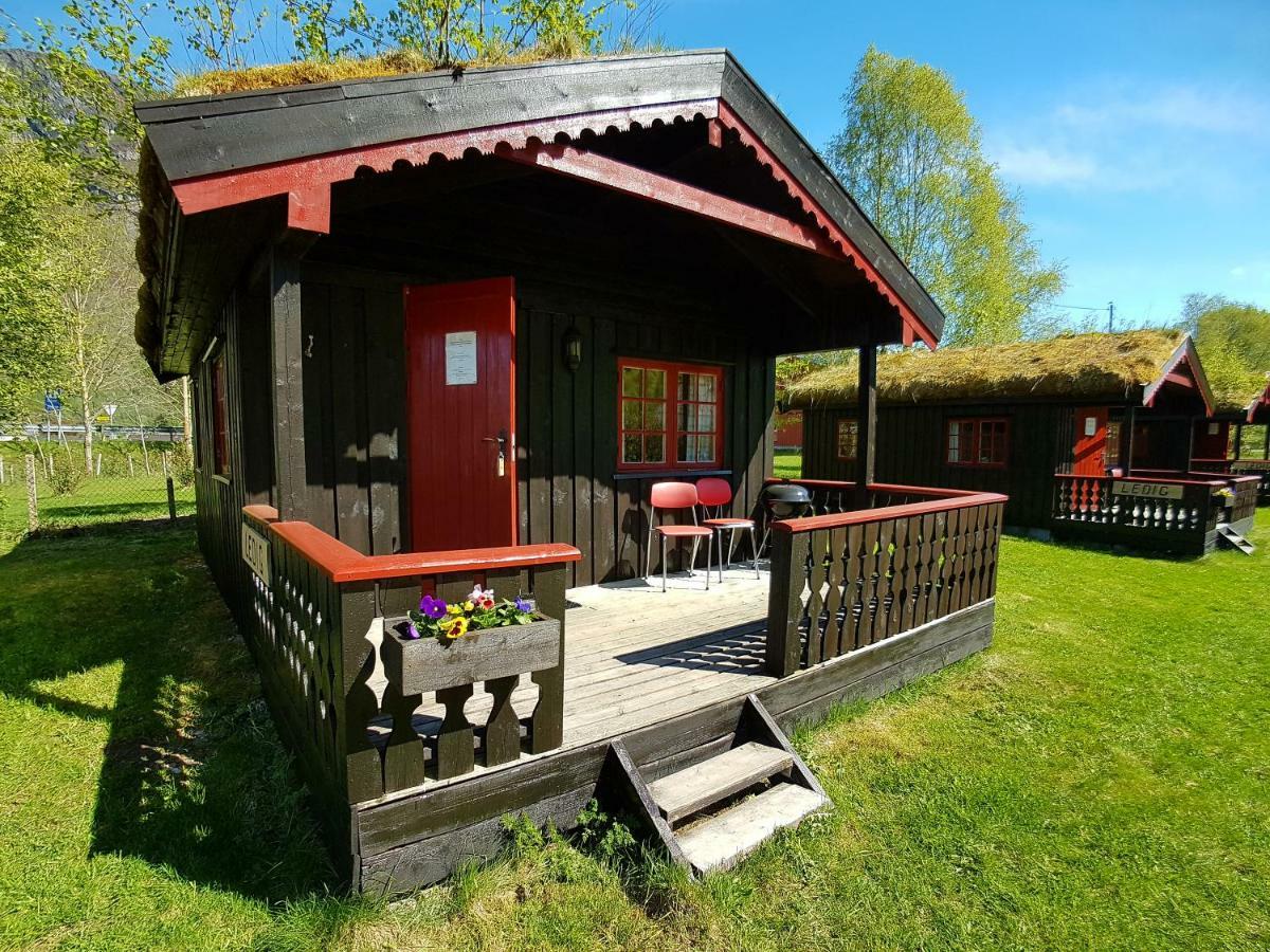 Hotel Vistdal Camping Myklebostad  Exterior foto